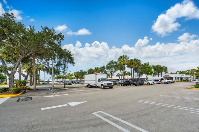 6411-6417 Stirling Rd, Davie, FL 33314