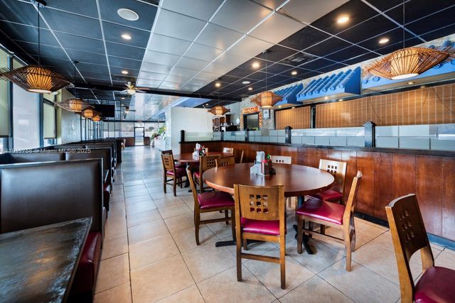 6411-6417 Stirling Rd, Davie, FL 33314