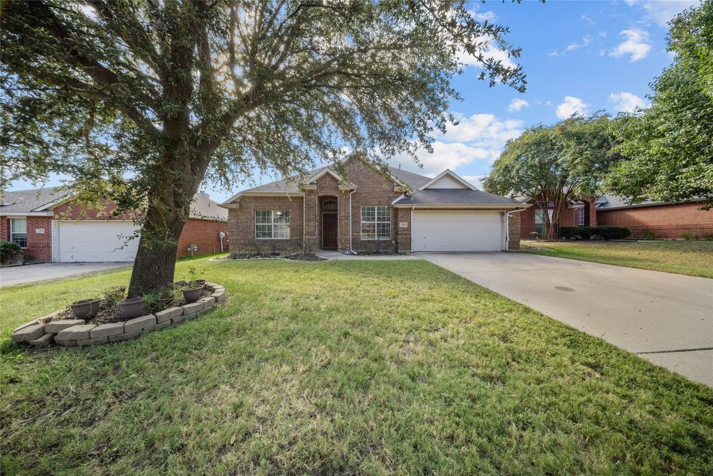 1303 Maple Terrace Drive, Mansfield, TX 76063