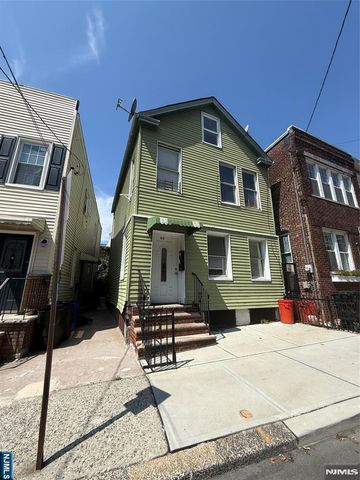1515 Manhattan Avenue, Union City, NJ 07087