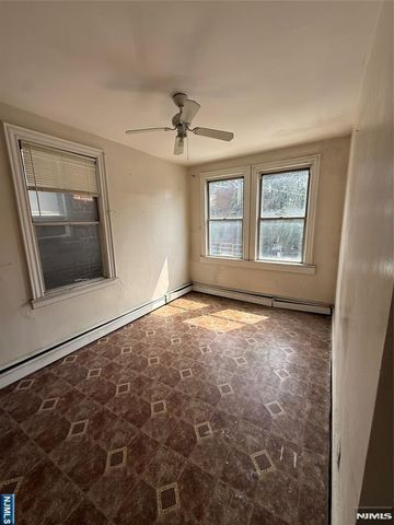 1515 Manhattan Avenue, Union City, NJ 07087