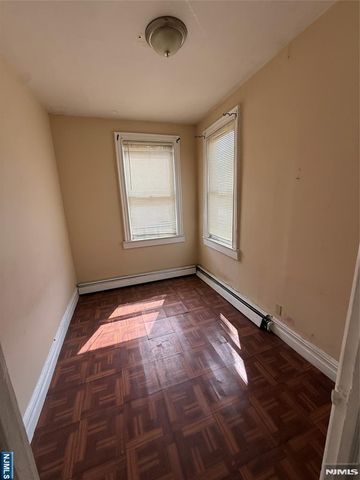 1515 Manhattan Avenue, Union City, NJ 07087
