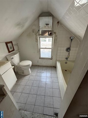 1515 Manhattan Avenue, Union City, NJ 07087