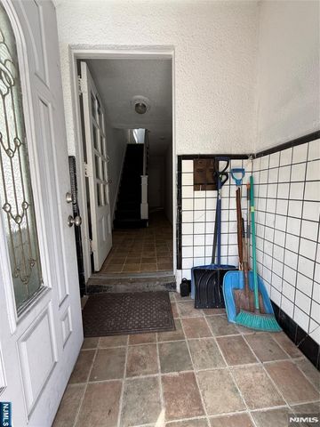 1515 Manhattan Avenue, Union City, NJ 07087
