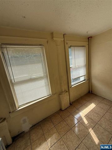 1515 Manhattan Avenue, Union City, NJ 07087