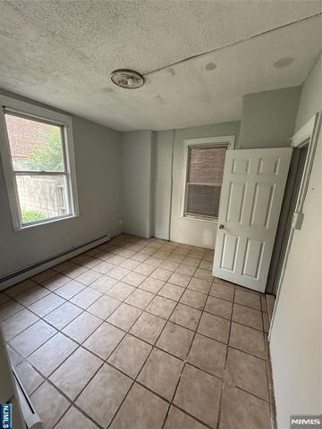 1515 Manhattan Avenue, Union City, NJ 07087