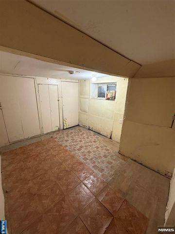 1515 Manhattan Avenue, Union City, NJ 07087