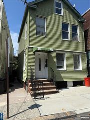 1515 Manhattan Avenue, Union City, NJ 07087