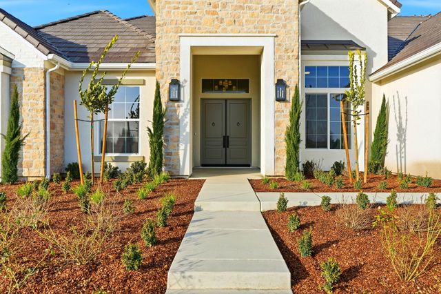 3602 W Oriole Avenue, Visalia, CA 93291