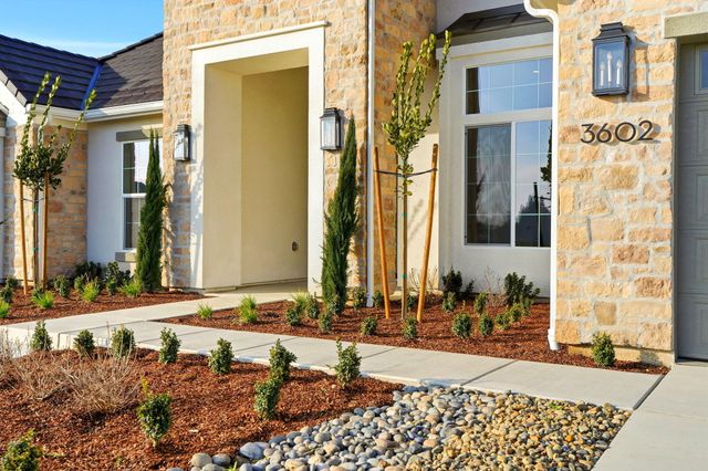 3602 W Oriole Avenue, Visalia, CA 93291