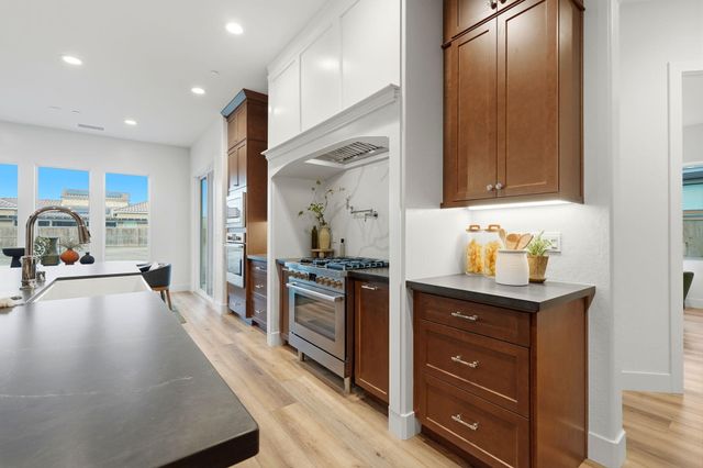 3602 W Oriole Avenue, Visalia, CA 93291