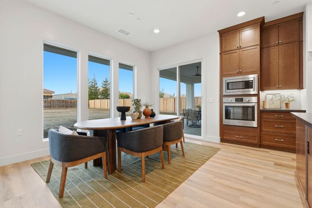 3602 W Oriole Avenue, Visalia, CA 93291