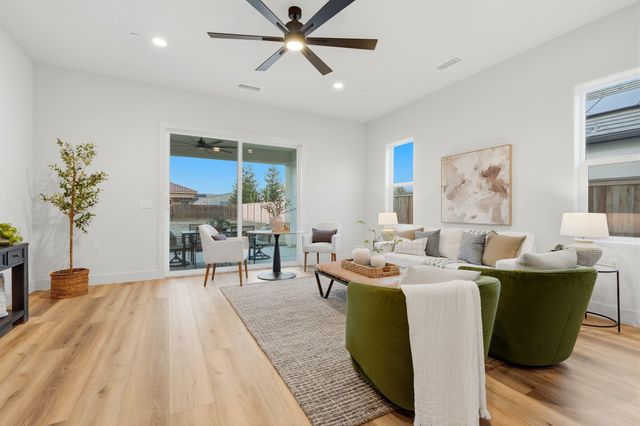 3602 W Oriole Avenue, Visalia, CA 93291