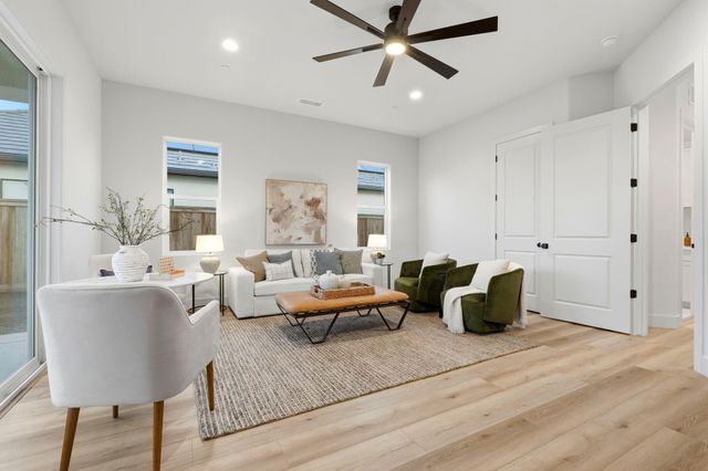 3602 W Oriole Avenue, Visalia, CA 93291