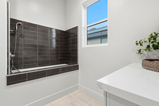 3602 W Oriole Avenue, Visalia, CA 93291