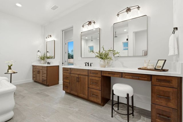 3602 W Oriole Avenue, Visalia, CA 93291