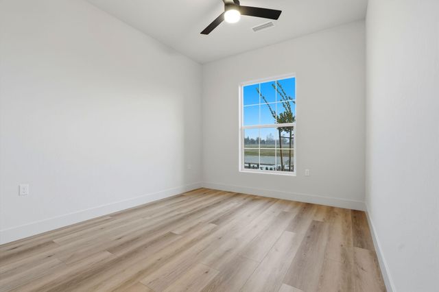 3602 W Oriole Avenue, Visalia, CA 93291