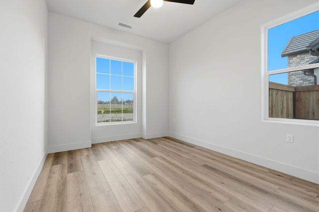 3602 W Oriole Avenue, Visalia, CA 93291