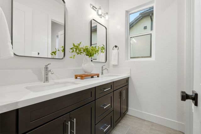 3602 W Oriole Avenue, Visalia, CA 93291