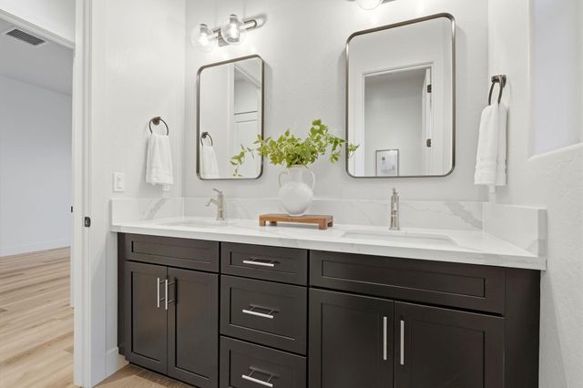 3602 W Oriole Avenue, Visalia, CA 93291