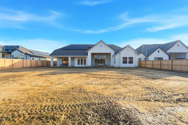 3602 W Oriole Avenue, Visalia, CA 93291