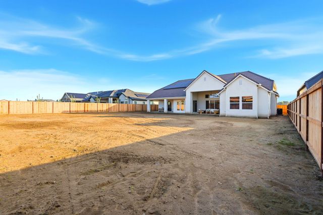 3602 W Oriole Avenue, Visalia, CA 93291