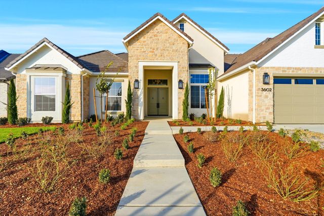 3602 W Oriole Avenue, Visalia, CA 93291