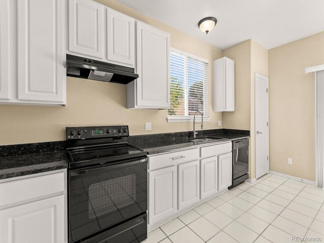20290 E Red Fox Ln, Centennial, CO 80015