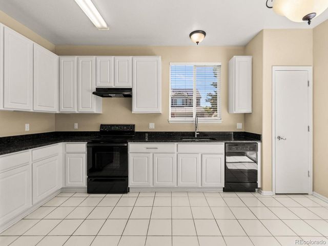 20290 E Red Fox Ln, Centennial, CO 80015