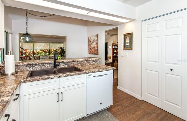 247 SOUTHAMPTON LANE 272, Venice, FL 34293