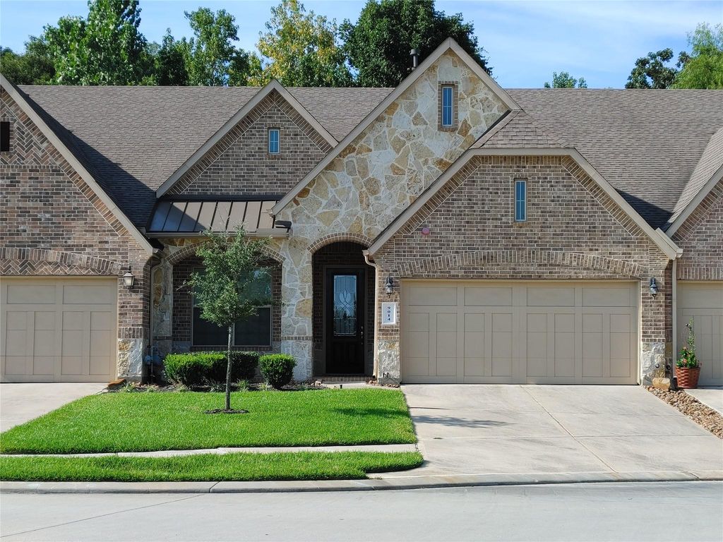 9014 Meacom Drive, Conroe, TX 77384