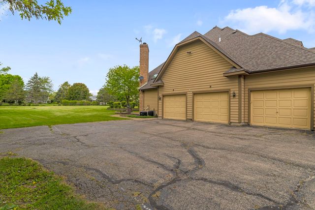 40322 N Golden Eagle Court, Antioch, IL 60002