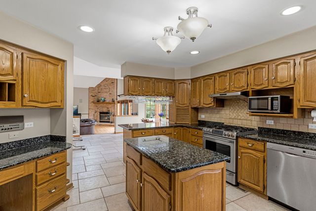 40322 N Golden Eagle Court, Antioch, IL 60002