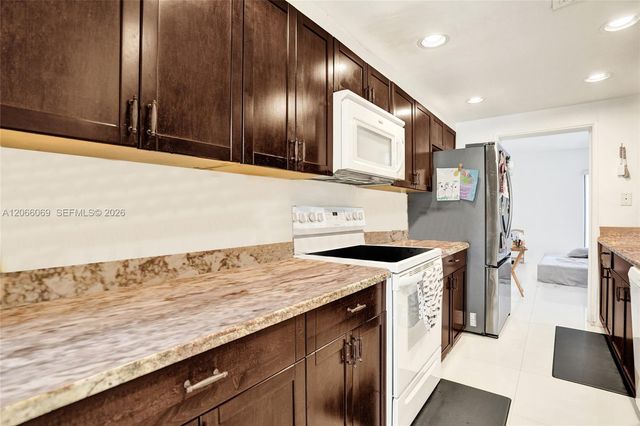 2999 Lakewood Lane, Hollywood, FL 33021