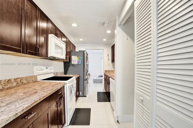 2999 Lakewood Lane, Hollywood, FL 33021