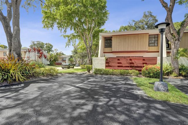 2999 Lakewood Lane, Hollywood, FL 33021