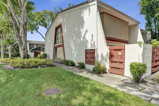 2999 Lakewood Lane, Hollywood, FL 33021