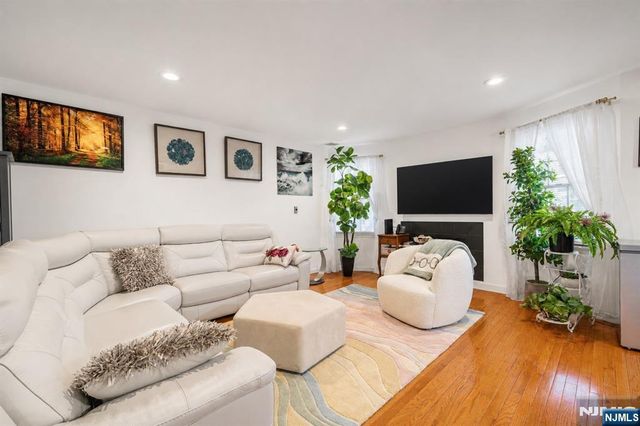 15 Boulder Run Road 148, Paterson, NJ 07501