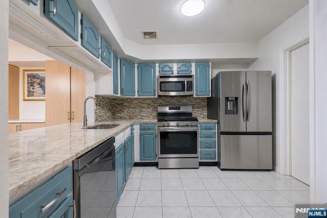 15 Boulder Run Road 148, Paterson, NJ 07501