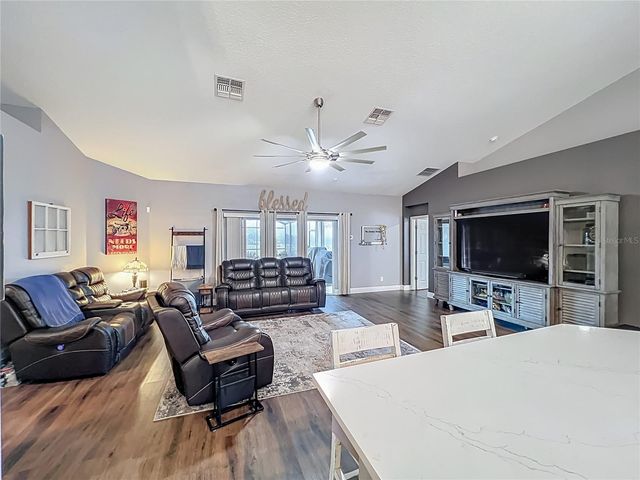 135 BLACKSTONE CREEK RD, Groveland, FL 34736