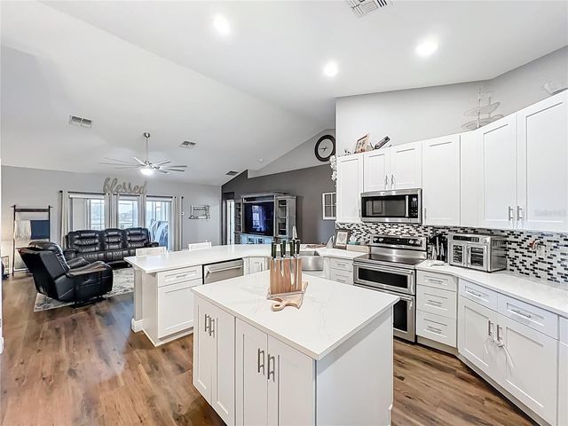 135 BLACKSTONE CREEK RD, Groveland, FL 34736