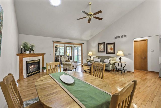 1068 Stonewood Crossing, Sun Prairie, WI 53590