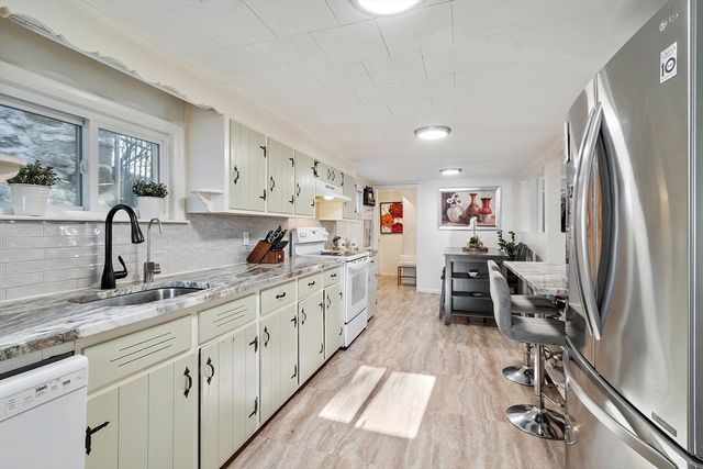 2 Grove St, Methuen, MA 01844