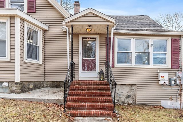 2 Grove St, Methuen, MA 01844