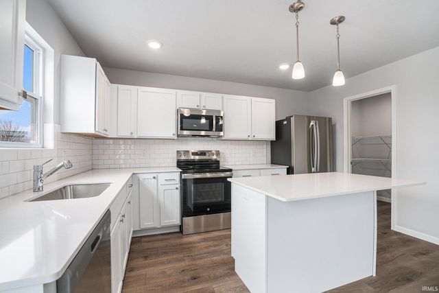 8213 Catberry Trail, Fort Wayne, IN 46804