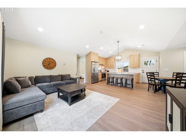 601 MT SHASTA Dr, Vancouver, WA 98664