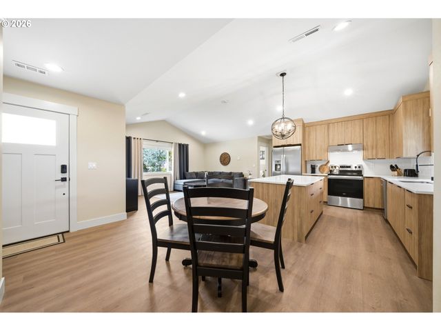 601 MT SHASTA Dr, Vancouver, WA 98664