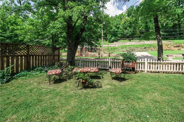 273 N Main Street, Eureka Springs, AR 72632