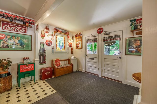 273 N Main Street, Eureka Springs, AR 72632