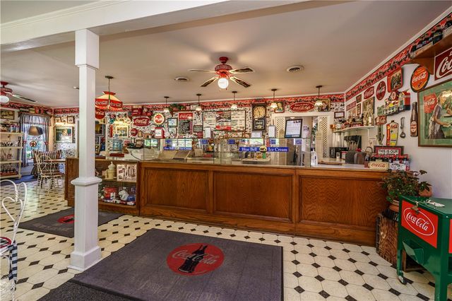 273 N Main Street, Eureka Springs, AR 72632